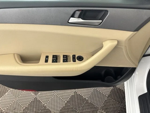Used 2019 White Hyundai SE image 22