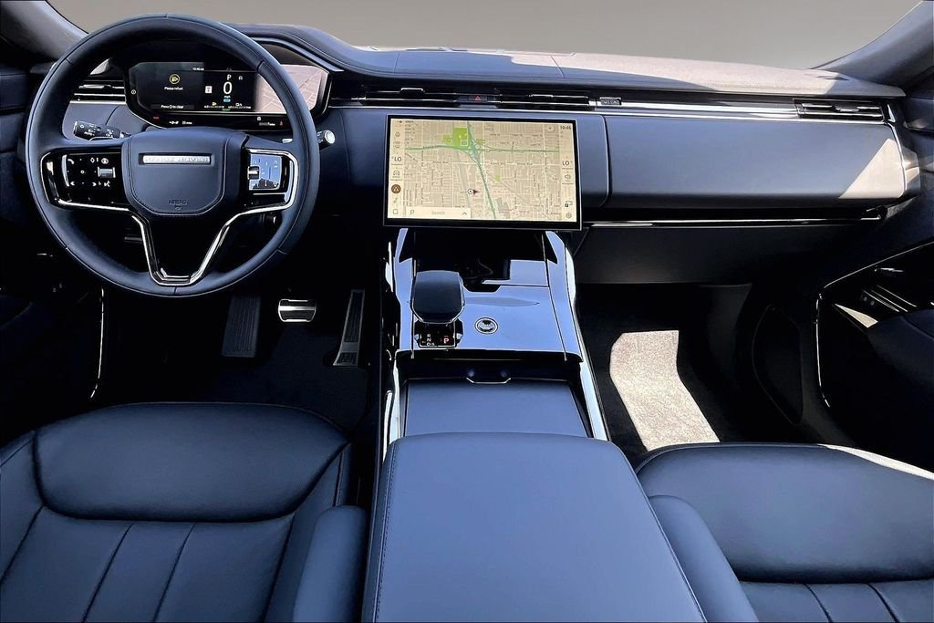 New 2026 FUJI WHITE Land Rover Dynamic SE image 5