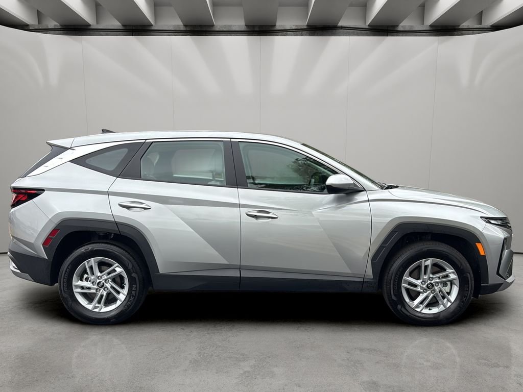 2025 Hyundai Tucson SE - Photo 6