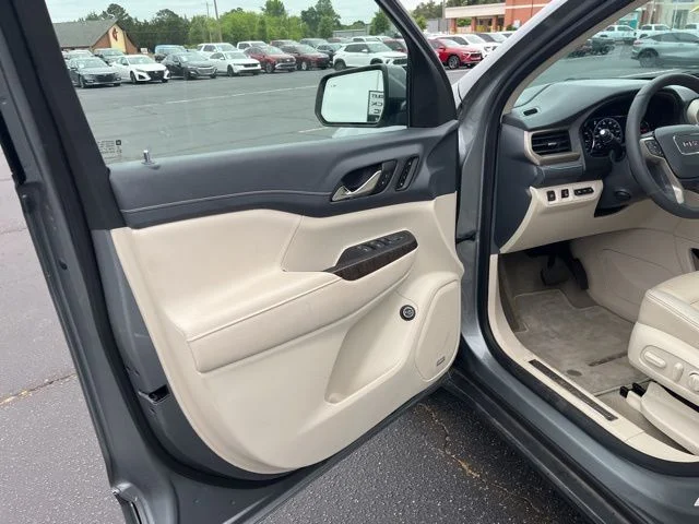 Used 2023 Silver GMC Denali image 5