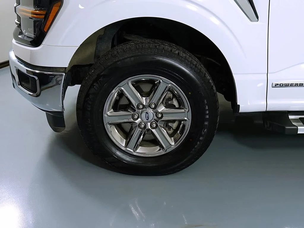 Used 2024 Oxford White Ford XLT image 9