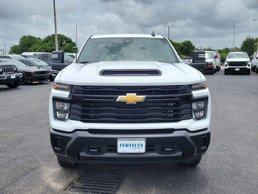 New 2026 Summit White Chevrolet WT image 21