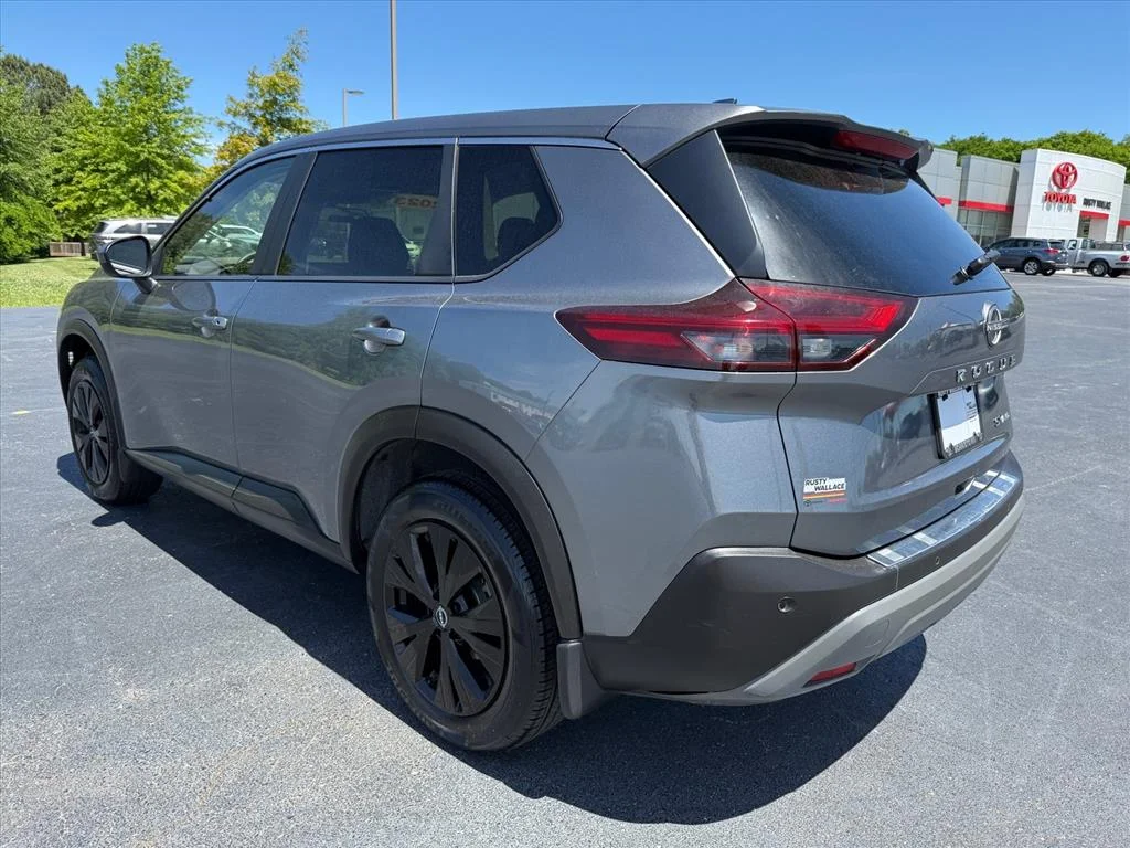 Used 2023 Gun Metallic Kad Nissan SV image 5