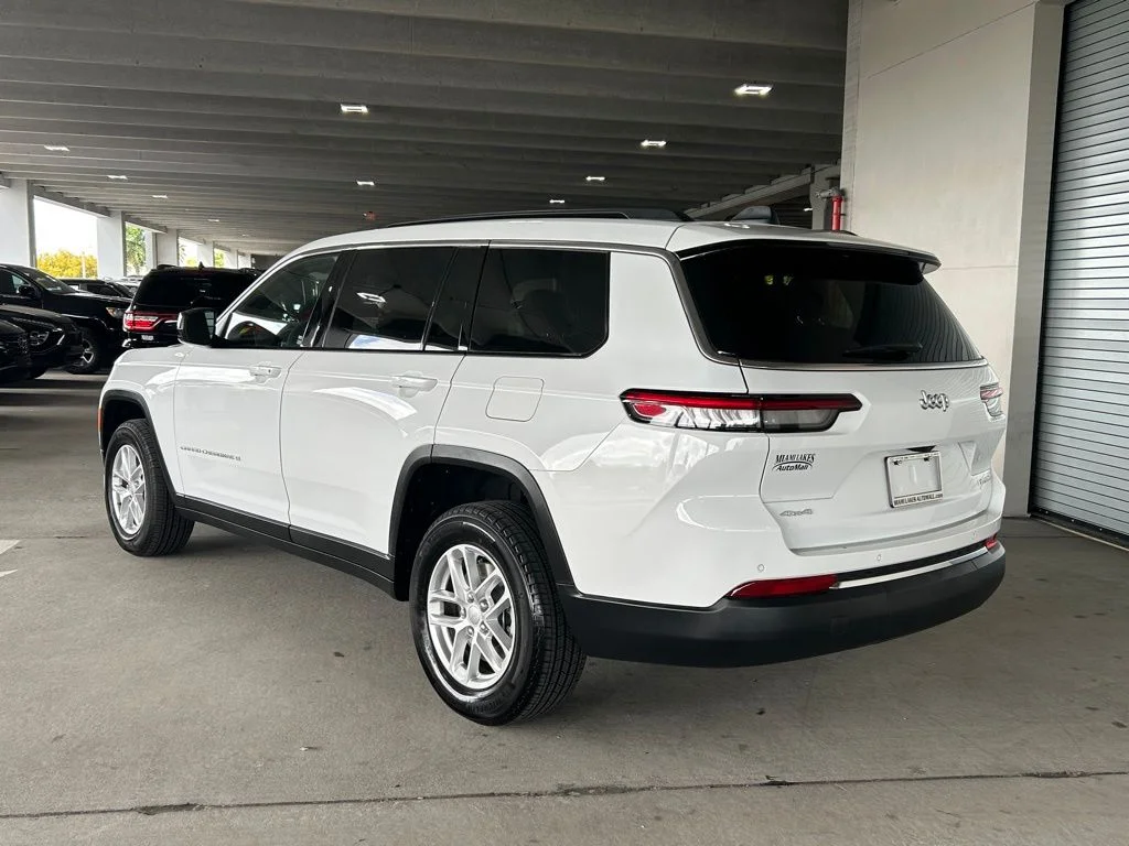 Used 2025 Bright White Clearcoat Jeep Laredo image 3