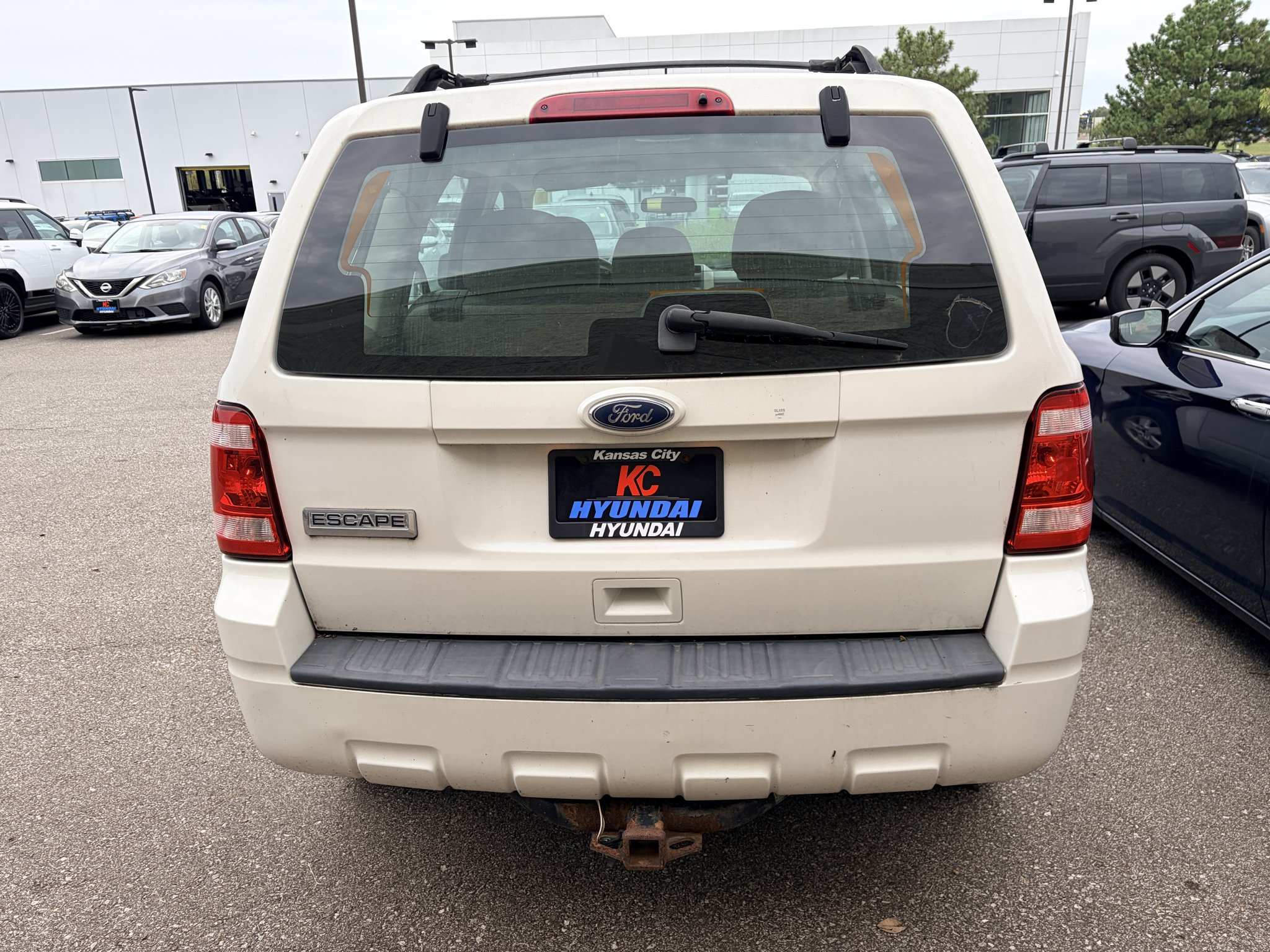 Used 2010 Oxford White (Fleet) Ford XLS image 4