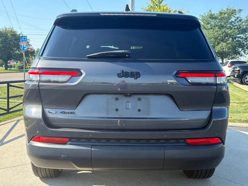 Used 2022 Baltic Gray Metallic Clearcoat Jeep Altitude image 6