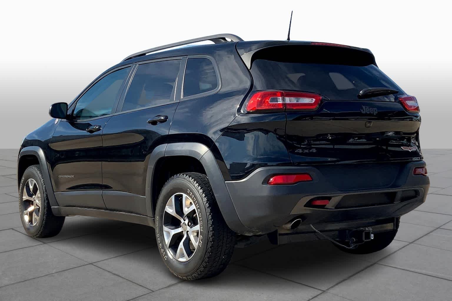 Used 2017 Diamond Black Crystal Pearlcoat Jeep Trailhawk image 11