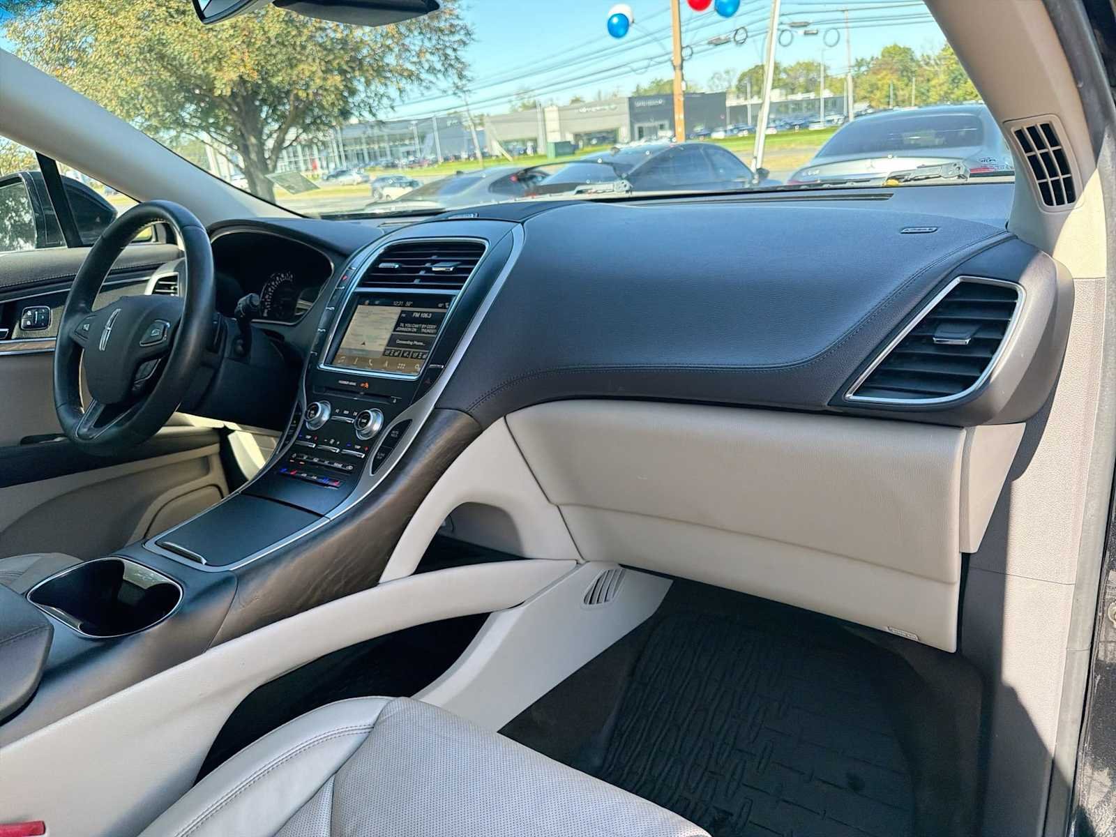 Used 2018 Black Velvet Lincoln Reserve image 16