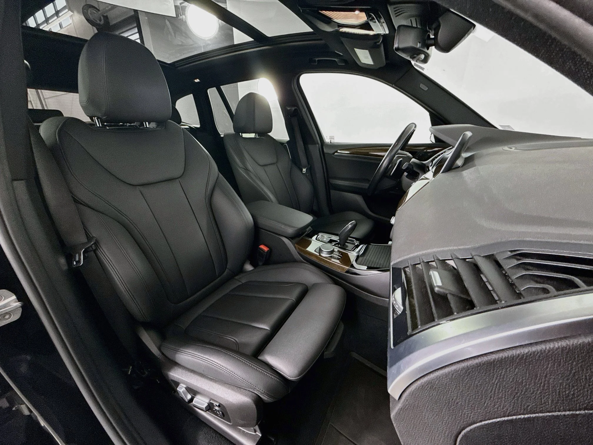 Used 2020 Jet Black BMW xDrive30i image 27