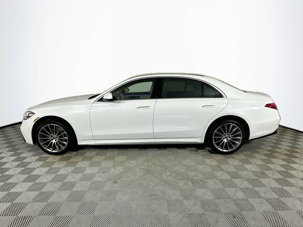 New 2026 MANUFAKTUR Moonlight White Metallic Mercedes-Benz S 500 image 4