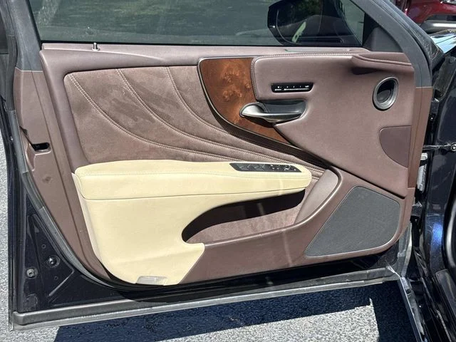 Used 2019  Lexus 500 Base image 21