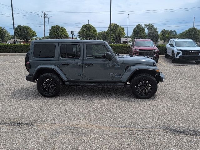 Used 2025 Gray Jeep Sahara 4xe image 17
