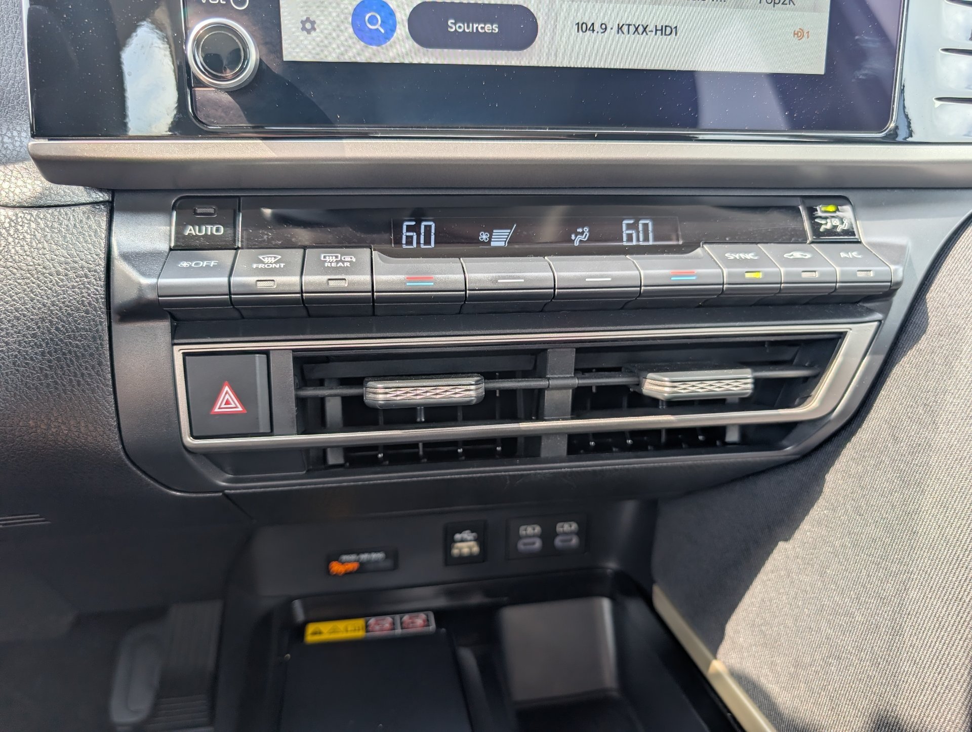 2025 Toyota Camry LE - Photo 17