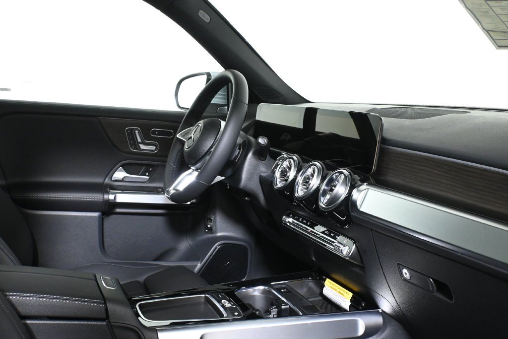 New 2026 Cirrus Silver Metallic Mercedes-Benz GLB 250 image 28
