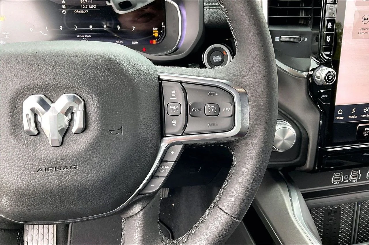 New 2026 Ivory White Tri-Coat Pearl-Coat Exterior Paint RAM Laramie image 31