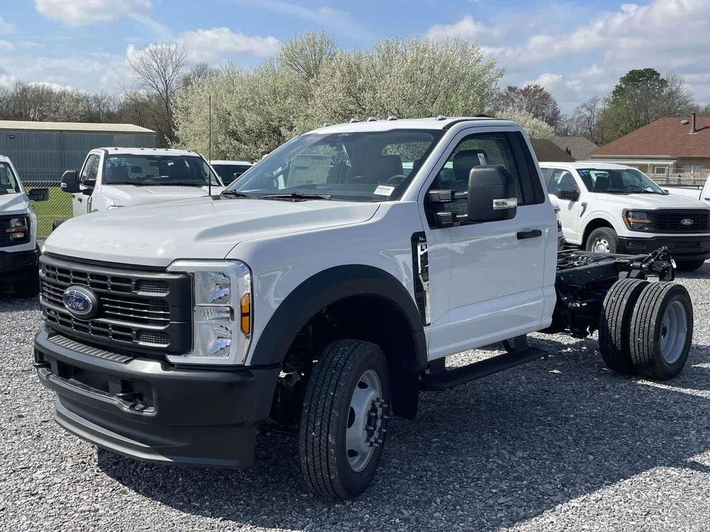 New 2026 Oxford White Ford F-450® XL image 7