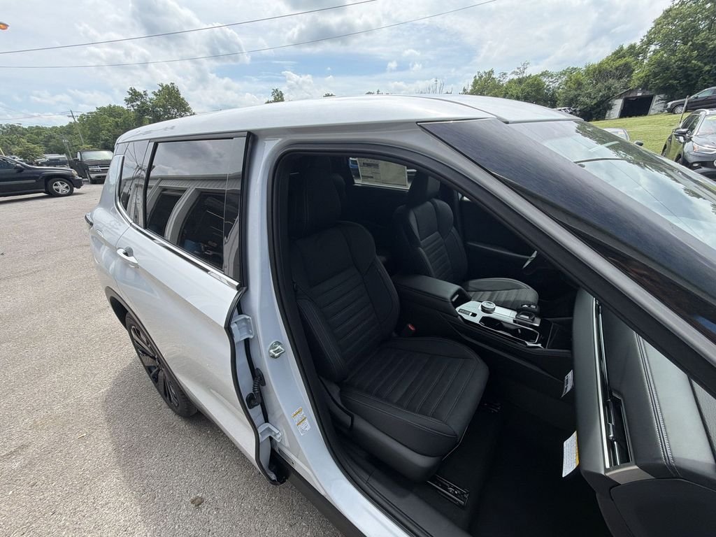 New 2026 White Mitsubishi LE image 23