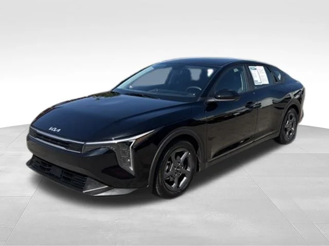 Used 2025 Black Kia LXS image 3