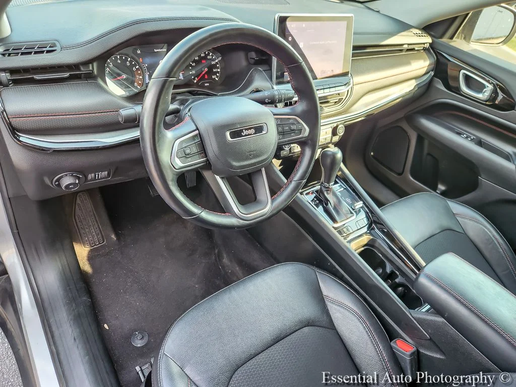 Used 2022 Silver Jeep Trailhawk image 8