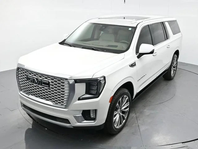 Used 2021 WHITE FROST TRICOAT GMC Denali image 36