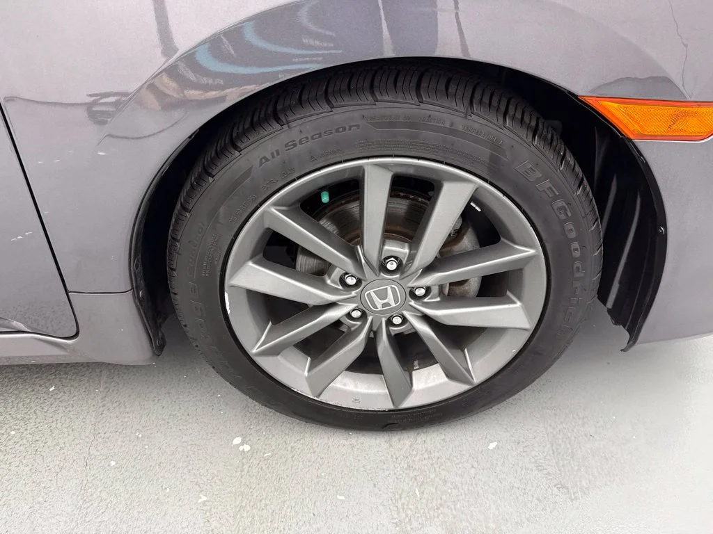 2019 Honda Civic EX 4dr Car Slide 10