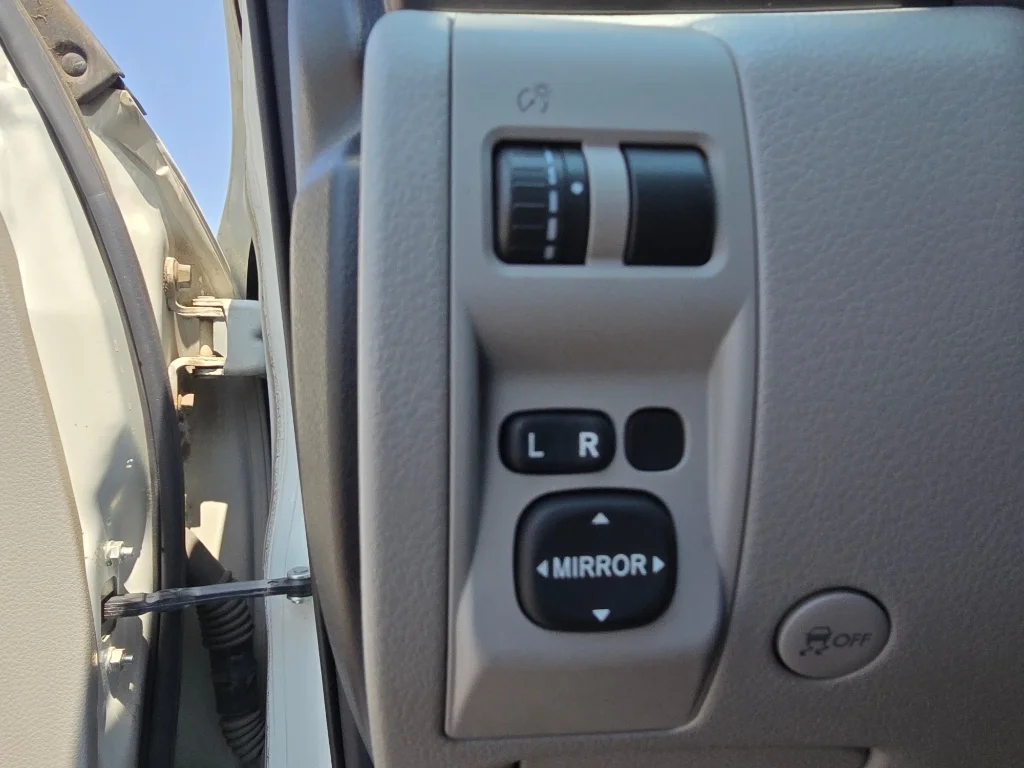 Used 2013 Satin White Pearl Subaru 2.5X image 19