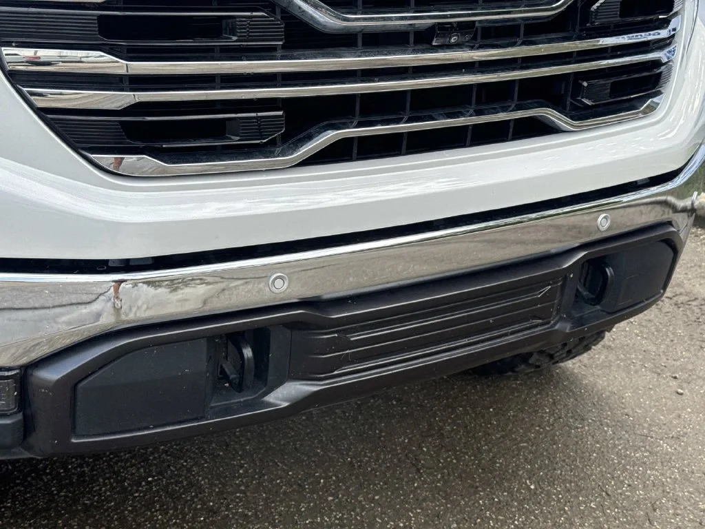 Used 2025 White GMC SLT image 4