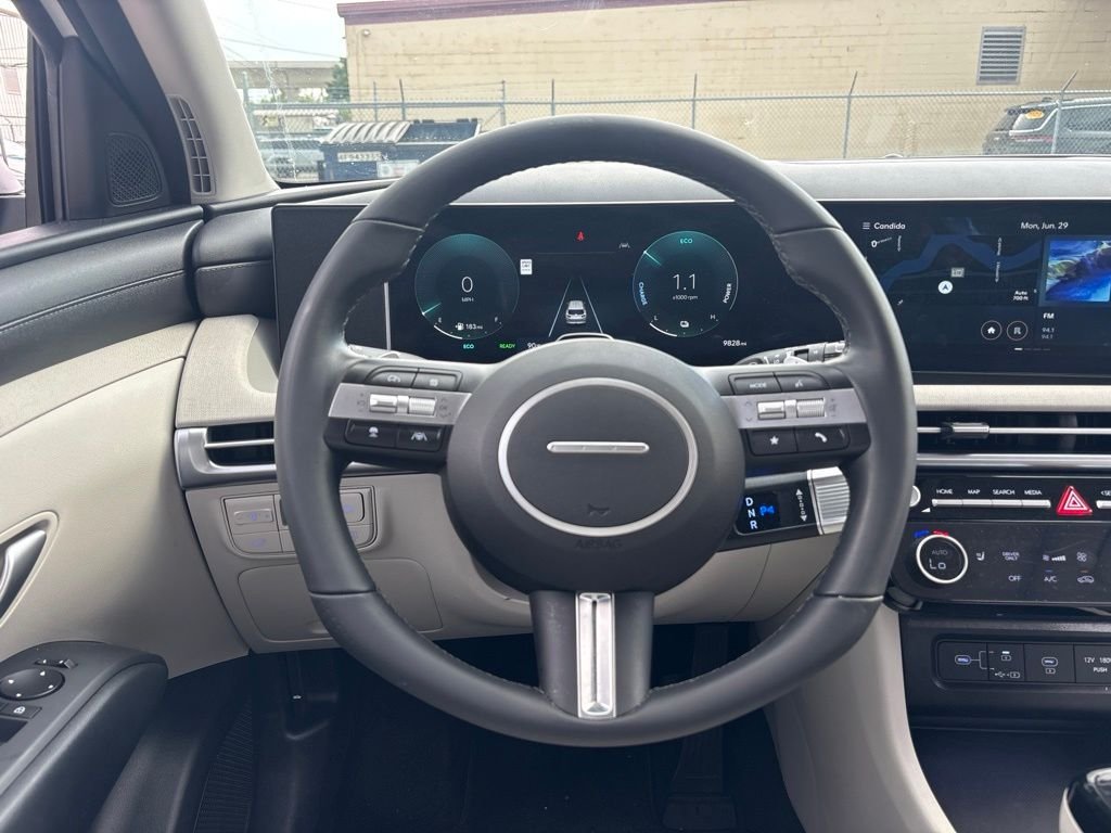 Used 2025 White Hyundai SEL Convenience image 19