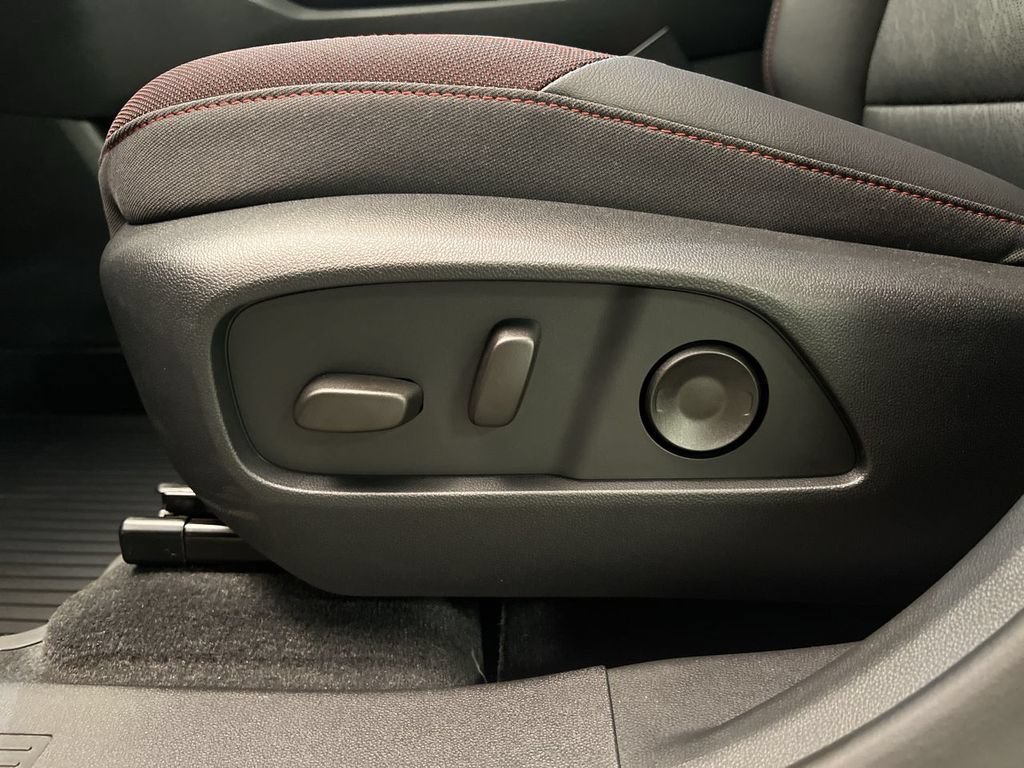 2027 Chevrolet Equinox RS - Photo 12