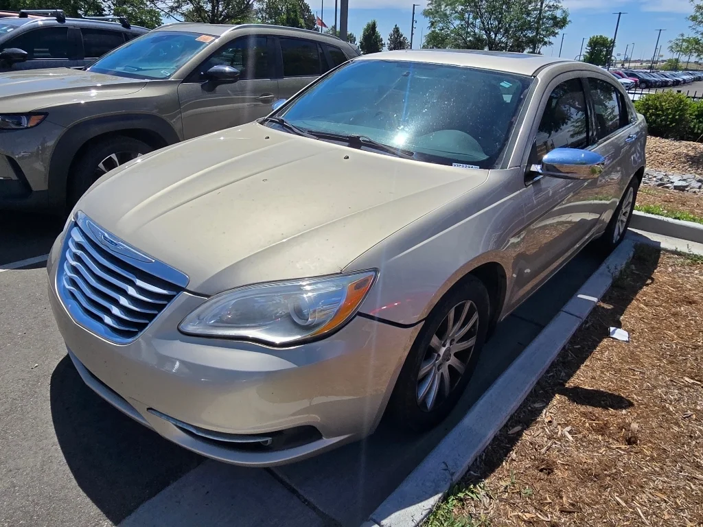 2014 Chrysler 200 Limited's photo