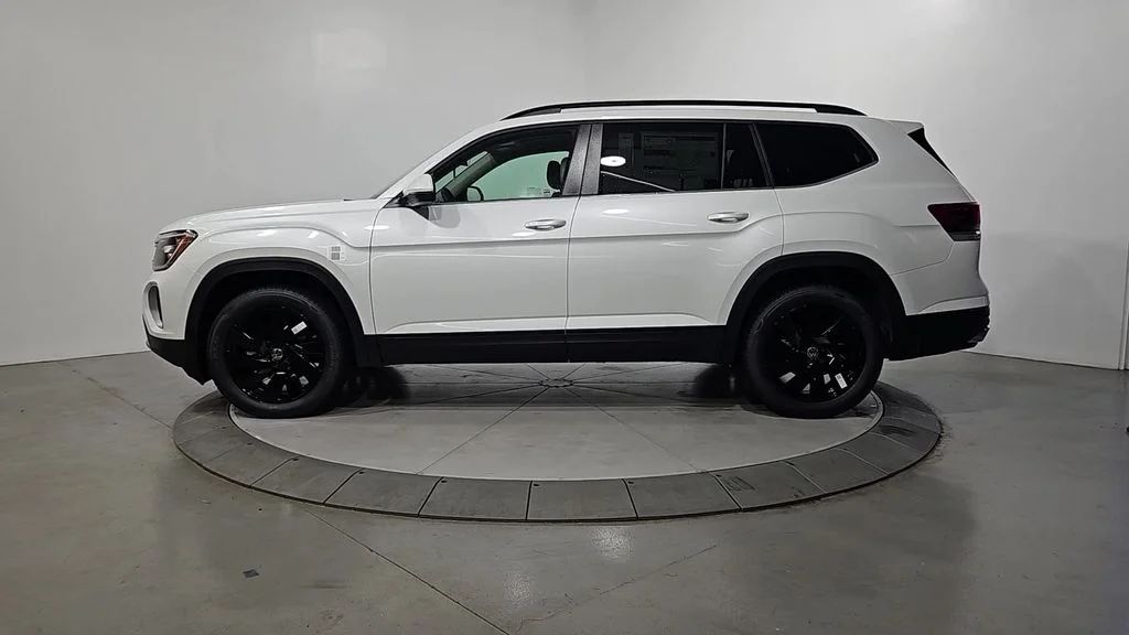 New 2026 White/off-white Volkswagen 2.0T SE w/Technology image 2