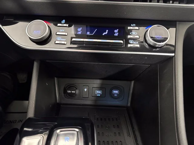 Used 2020 Quartz Hyundai Limited image 16