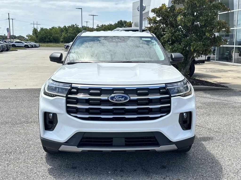 New 2026 Star White Metallic Tri-Coat Ford Active image 2