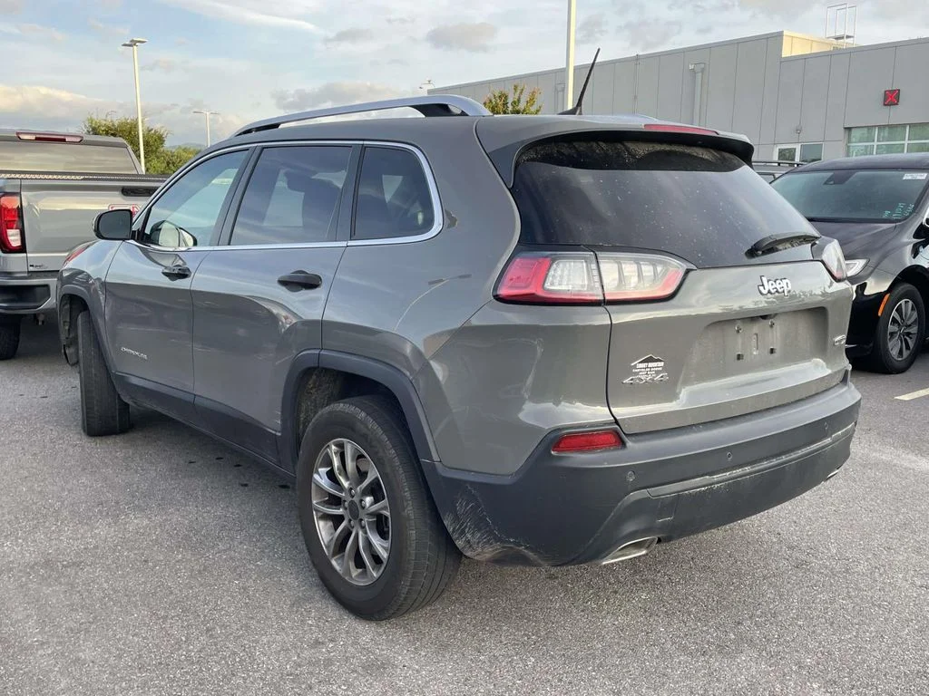 Used 2021 Sting-Gray Clearcoat Jeep Latitude Lux image 3
