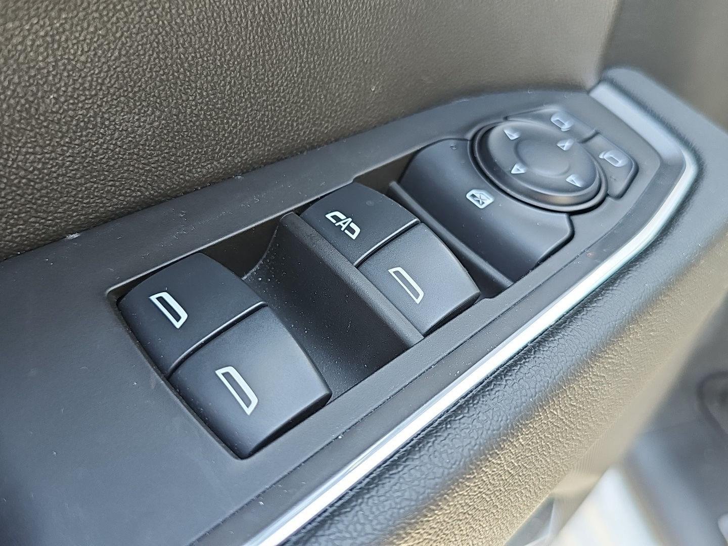 Used 2025 Summit White GMC Elevation image 26