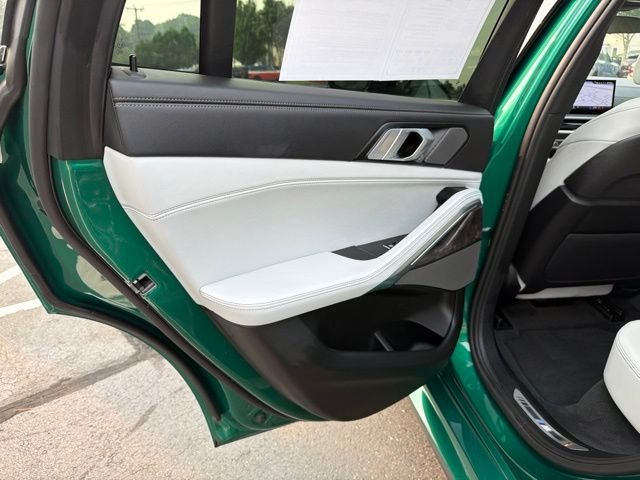 Used 2026 Green BMW M60i image 28