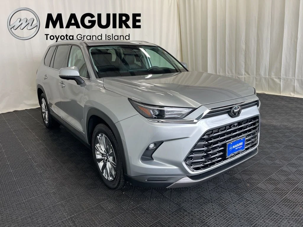 Used 2024 Silver Toyota Platinum image 33