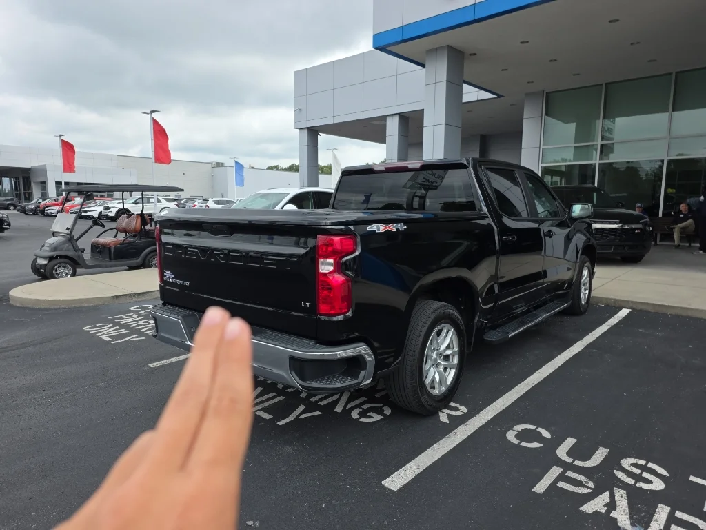 Used 2019 BLACK Chevrolet LT image 4
