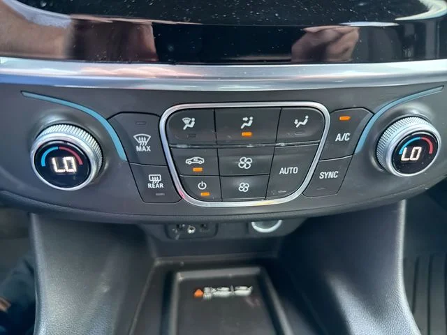 Used 2022 White Chevrolet LT image 23
