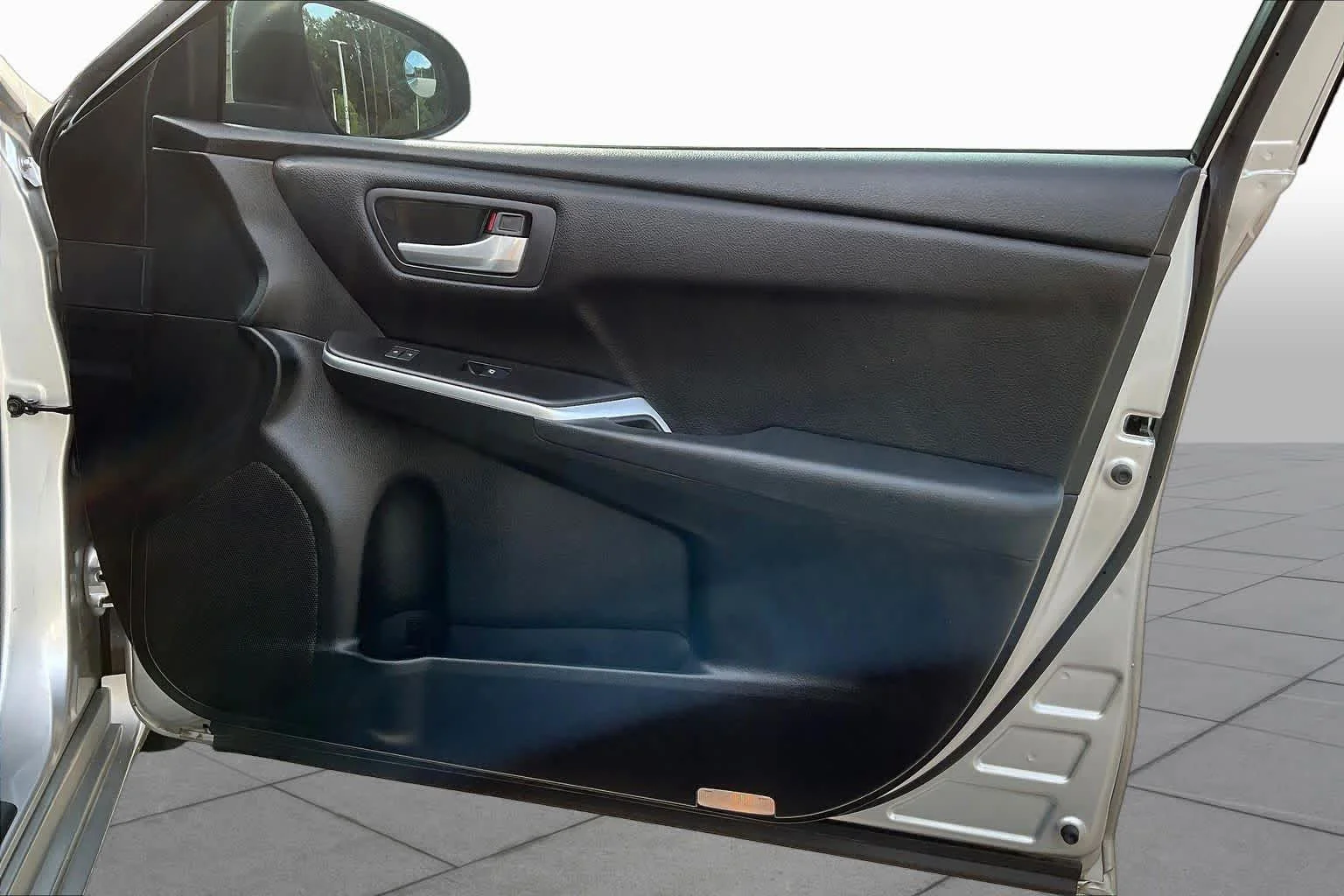 Used 2016 Celestial Silver Metallic Toyota SE image 21