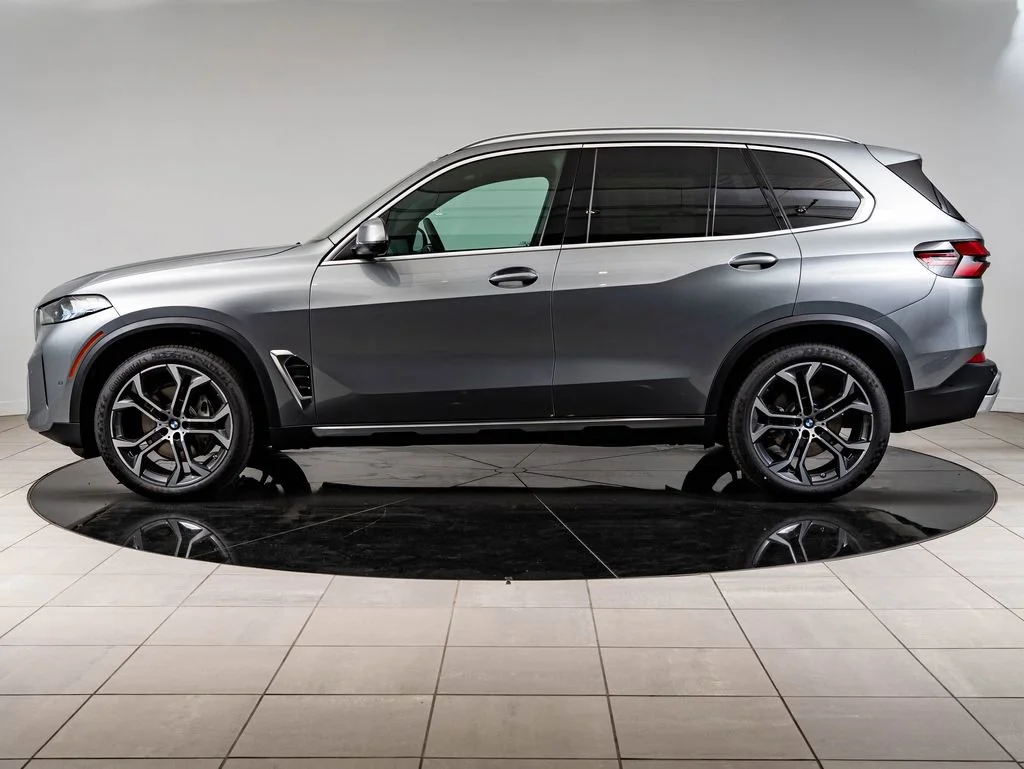 New 2026 Skyscraper Grey Metallic BMW xDrive40i image 5