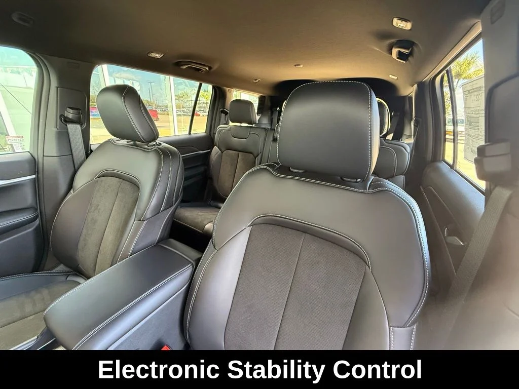 New 2026 Silver Zynith Exterior Paint Jeep Laredo Altitude image 23