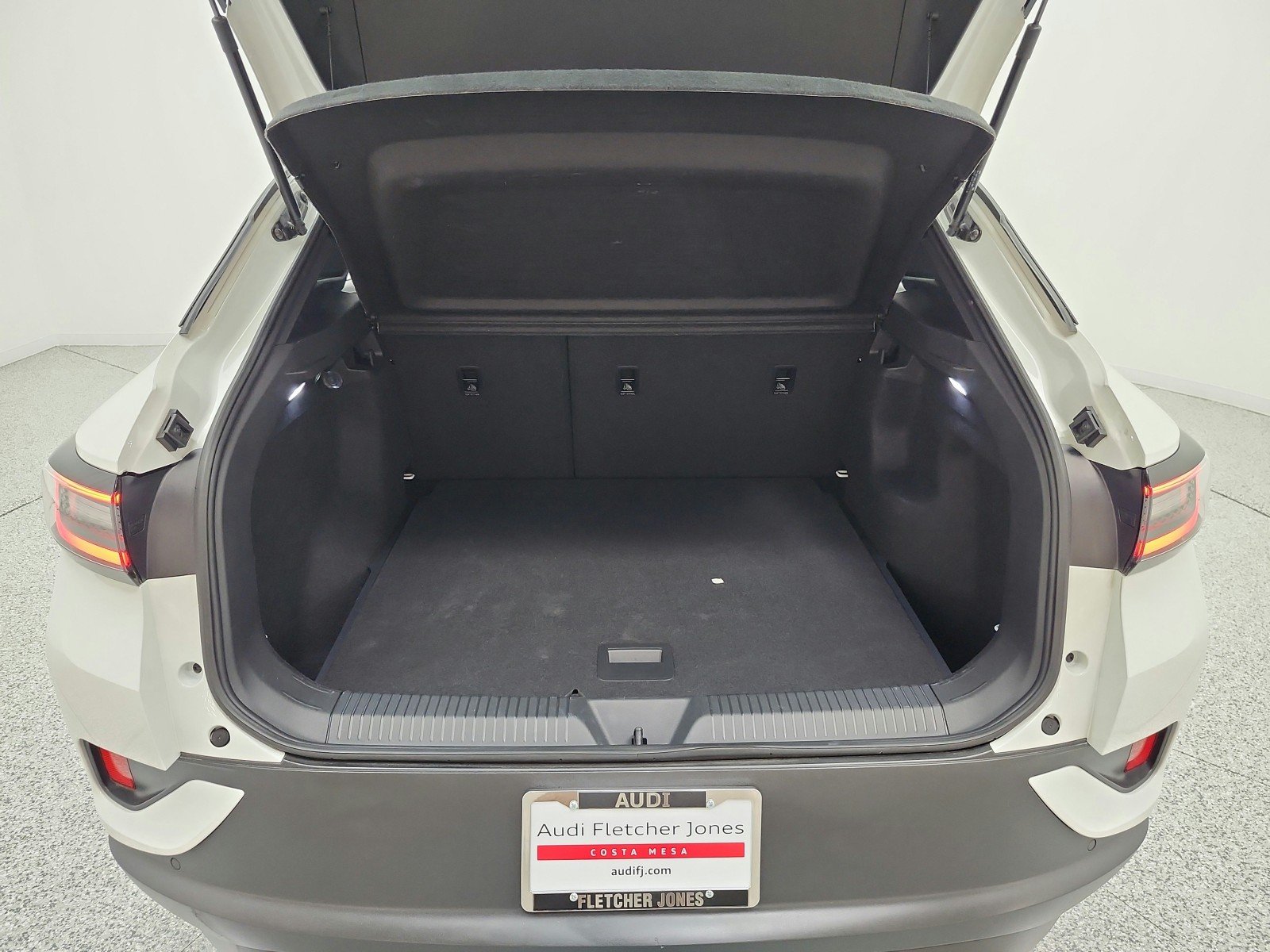 Used 2023 Pure White Volkswagen Pro image 20
