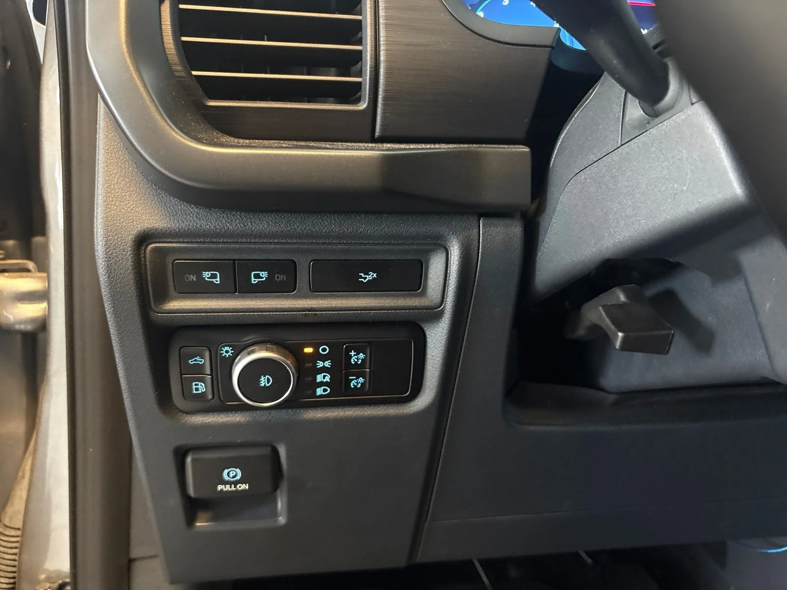 Used 2024 Silver Ford XLT image 21