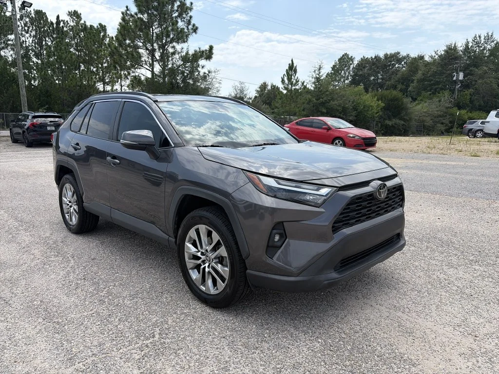 Used 2022 Gray Toyota XLE Premium image 8