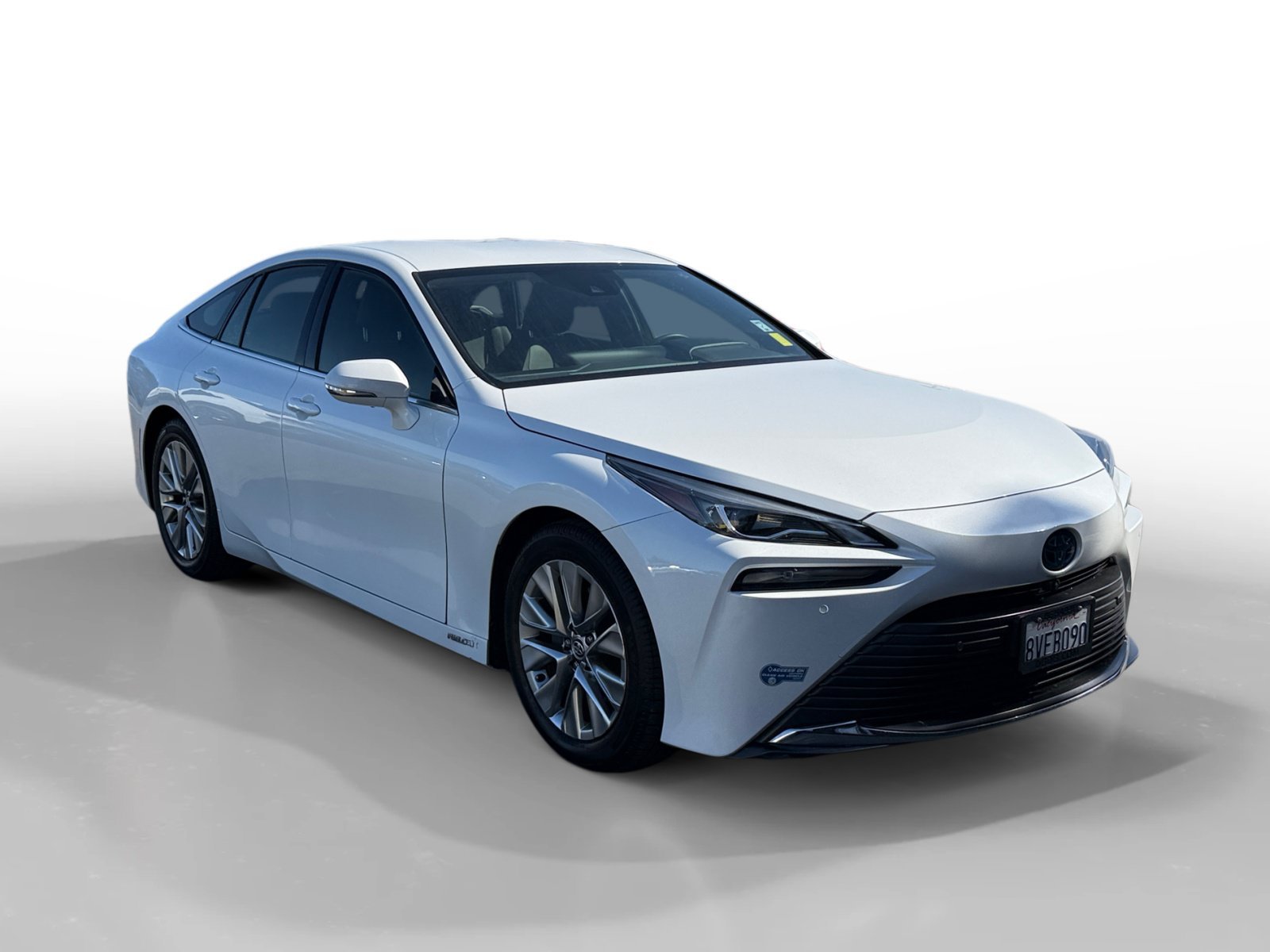 Used 2021 White Toyota XLE image 7