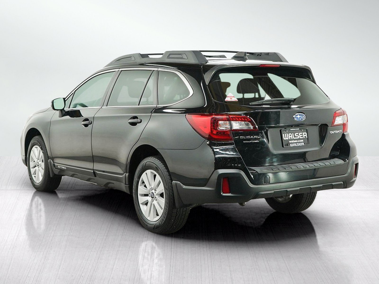 Used 2018 Crystal Black Pearl Subaru 2.5i Premium image 3