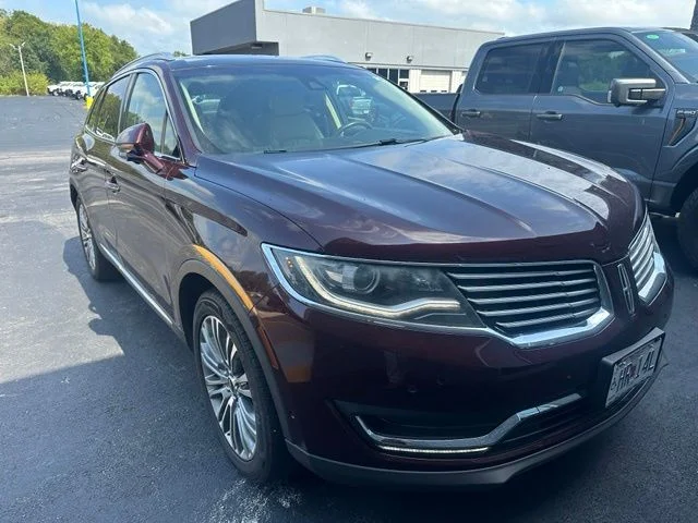 Used 2017 Burgundy Lincoln Reserve image 3