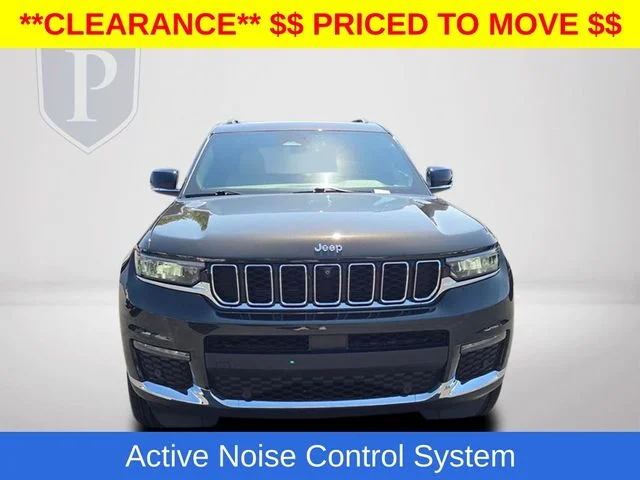 Used 2023  Jeep Limited image 14