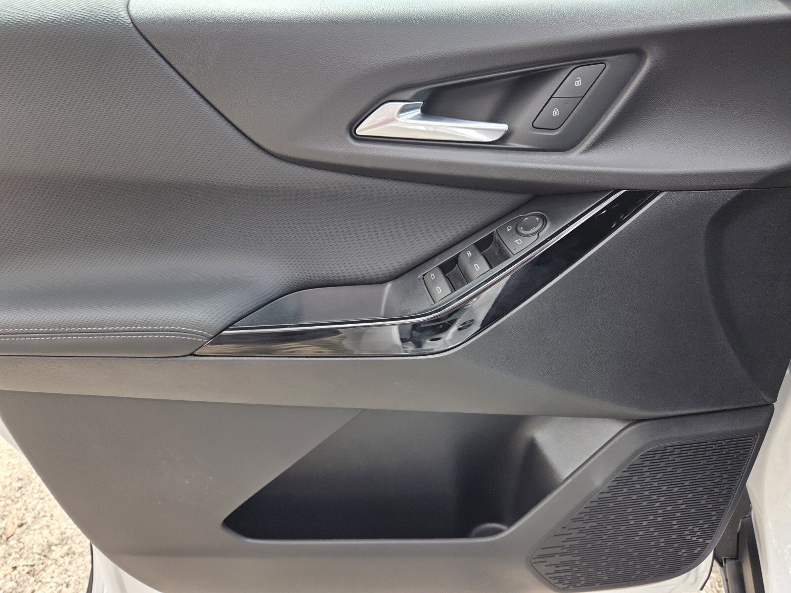 New 2027 Summit White Chevrolet FWD LT image 23